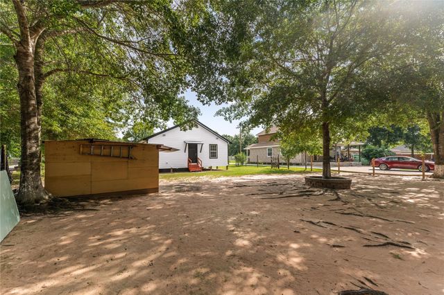 650 County Road 3404, Cleveland, TX 77327