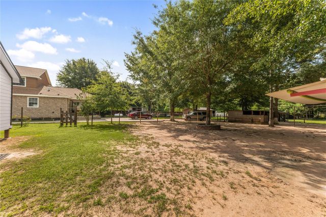 650 County Road 3404, Cleveland, TX 77327