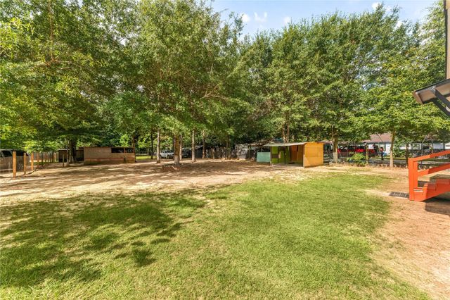 650 County Road 3404, Cleveland, TX 77327