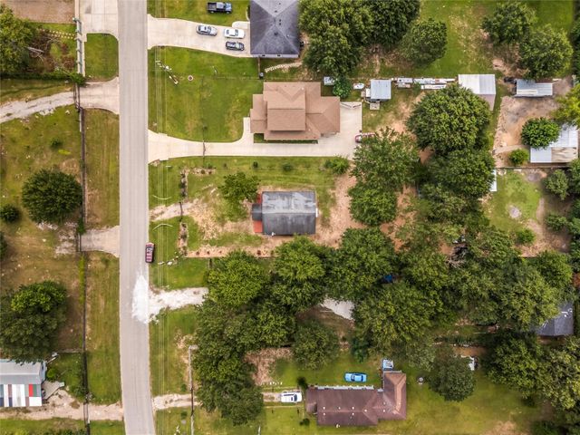 650 County Road 3404, Cleveland, TX 77327