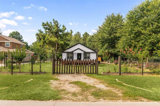 650 County Road 3404, Cleveland, TX 77327