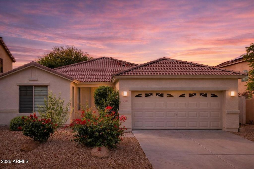 Image 1 of property listing at 6013 W PARK VIEW Lane, Glendale, AZ 85310