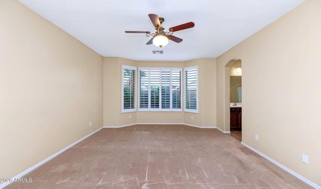 Image 10 of property listing at 6013 W PARK VIEW Lane, Glendale, AZ 85310