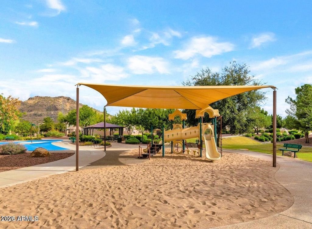 Image 16 of property listing at 6013 W PARK VIEW Lane, Glendale, AZ 85310