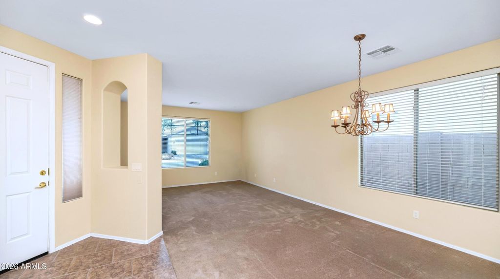 Image 2 of property listing at 6013 W PARK VIEW Lane, Glendale, AZ 85310