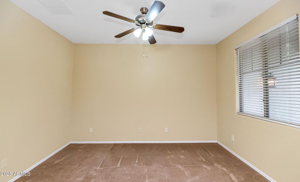 Image 4 of property listing at 6013 W PARK VIEW Lane, Glendale, AZ 85310