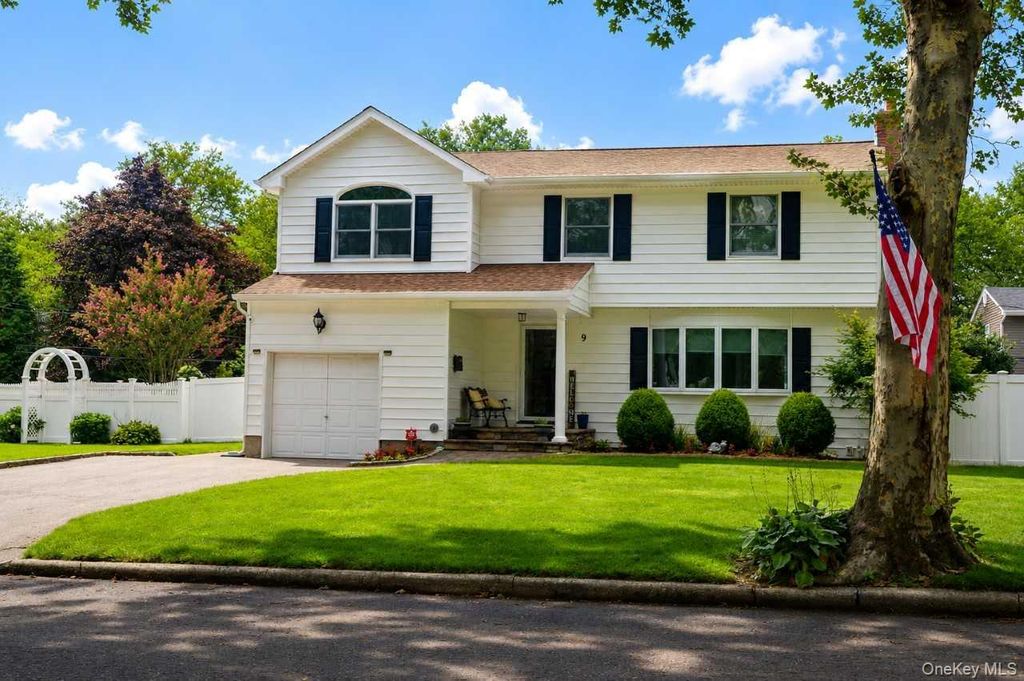 9 Gaston Street, Melville, NY 11747 — photo 2
