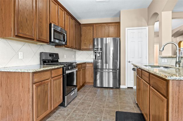 8618 E Highlands Crossing, Highlands, TX 77562