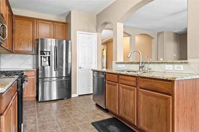 8618 E Highlands Crossing, Highlands, TX 77562