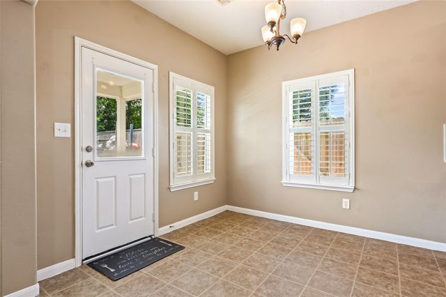 8618 E Highlands Crossing, Highlands, TX 77562