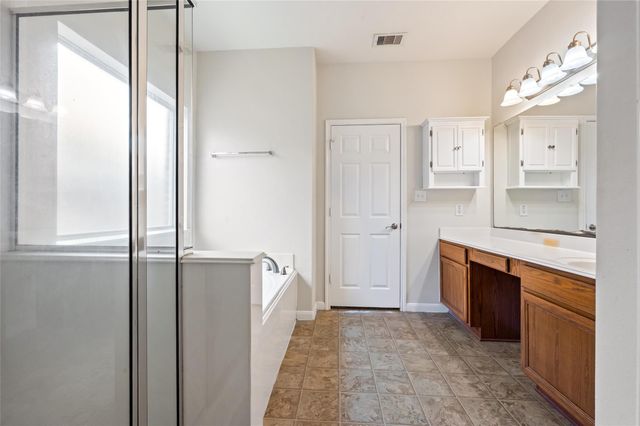 8618 E Highlands Crossing, Highlands, TX 77562
