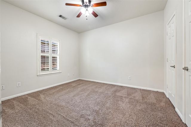 8618 E Highlands Crossing, Highlands, TX 77562