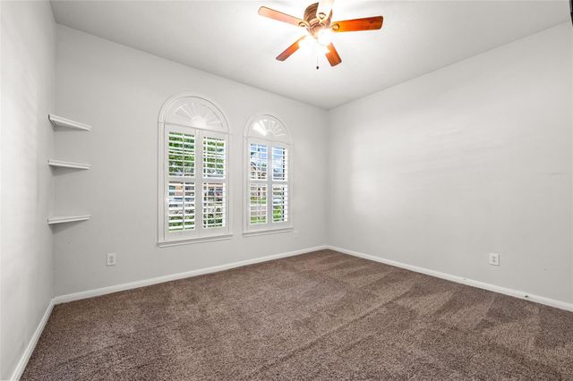 8618 E Highlands Crossing, Highlands, TX 77562
