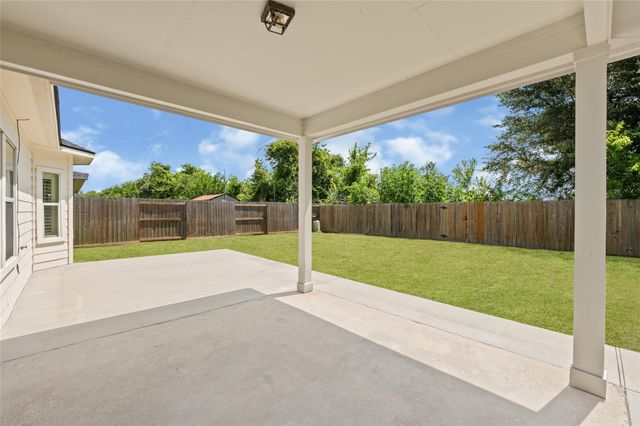 8618 E Highlands Crossing, Highlands, TX 77562