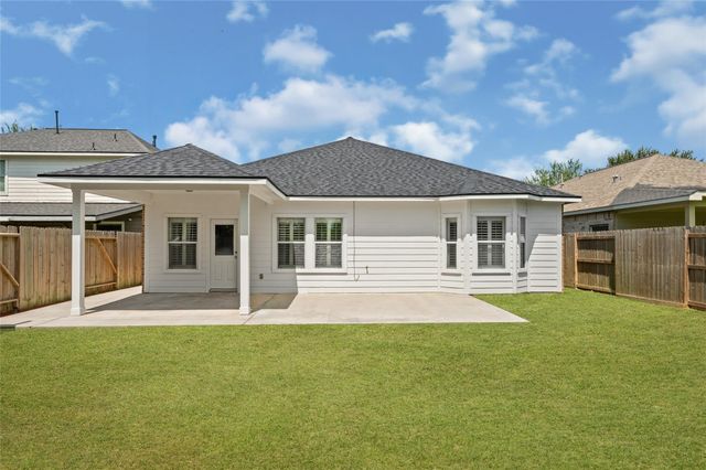 8618 E Highlands Crossing, Highlands, TX 77562