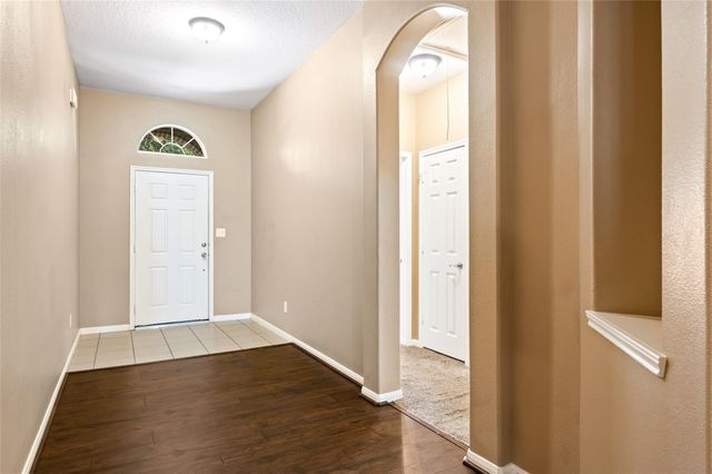 8618 E Highlands Crossing, Highlands, TX 77562