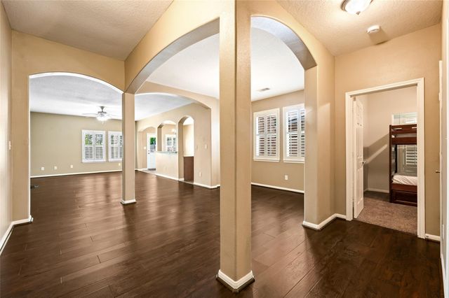8618 E Highlands Crossing, Highlands, TX 77562