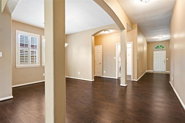 8618 E Highlands Crossing, Highlands, TX 77562