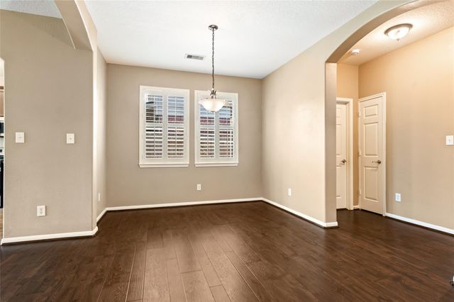 8618 E Highlands Crossing, Highlands, TX 77562