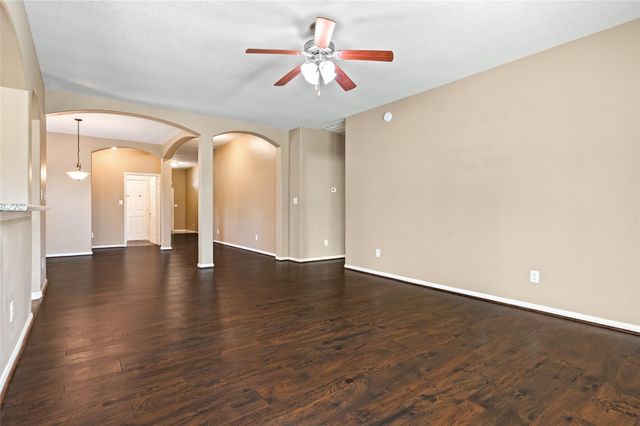 8618 E Highlands Crossing, Highlands, TX 77562