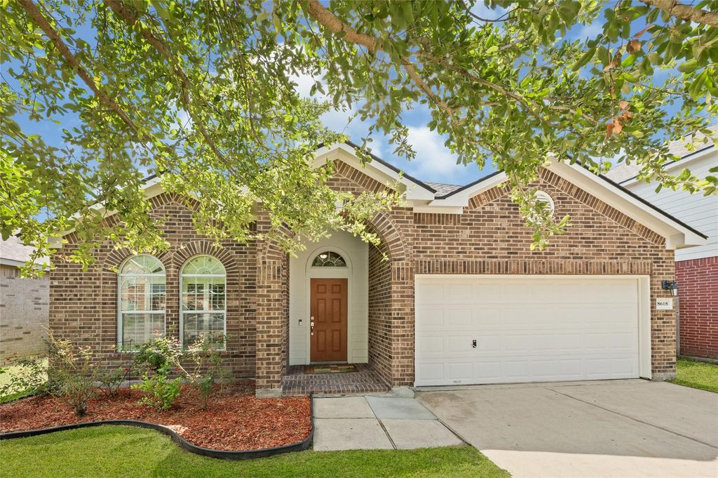 8618 E Highlands Crossing, Highlands, TX 77562