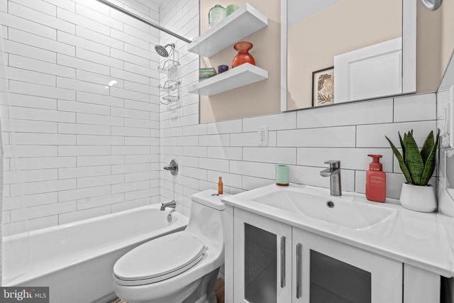 2204 E ALBERT ST, Philadelphia, PA 19125