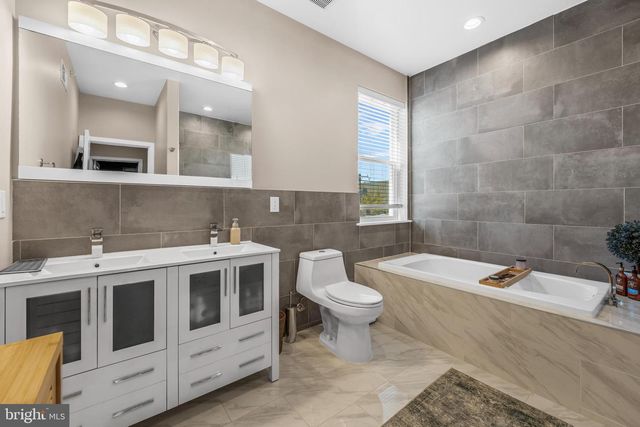 2204 E ALBERT ST, Philadelphia, PA 19125