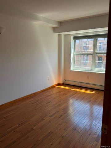 35-19 Leavitt Street 4J, Flushing, NY 11354