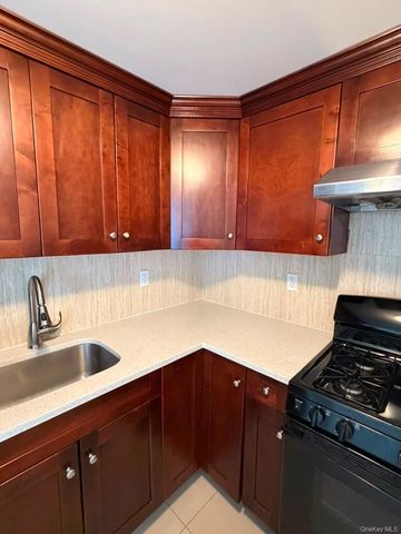 35-19 Leavitt Street 4J, Flushing, NY 11354
