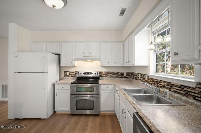 22 Robin Way, Beaufort, SC 29907