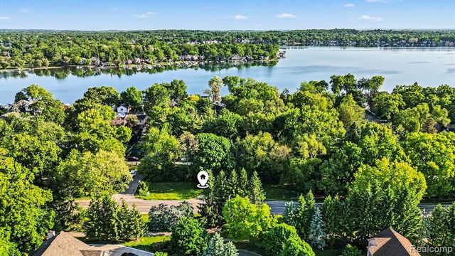 2491 Hoover Avenue, West Bloomfield, MI 48324