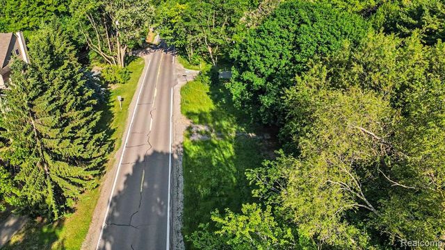 2491 Hoover Avenue, West Bloomfield, MI 48324