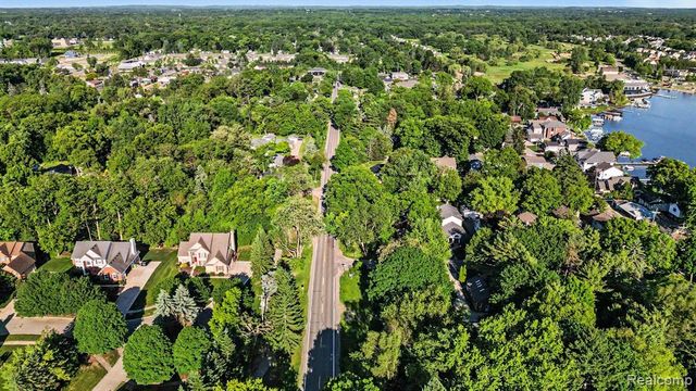 2491 Hoover Avenue, West Bloomfield, MI 48324