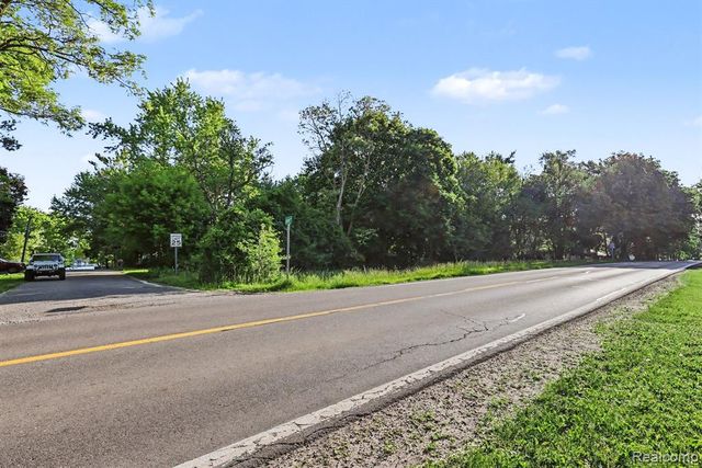 2491 Hoover Avenue, West Bloomfield, MI 48324