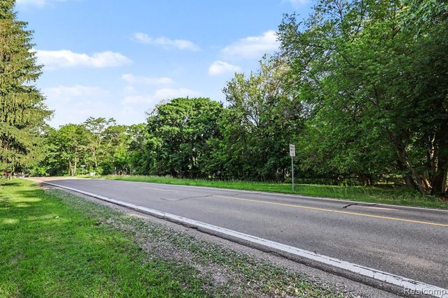 2491 Hoover Avenue, West Bloomfield, MI 48324