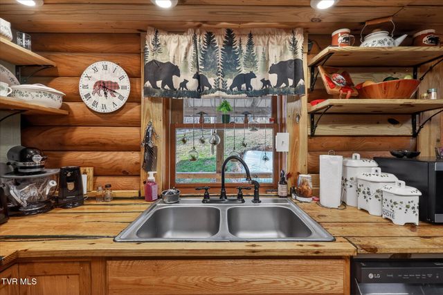 250 Beaver Walk Road, Mountain City, TN 37683