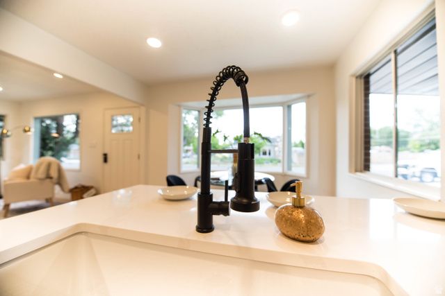 1377 W TALISMAN DR, Salt Lake City, UT 84116
