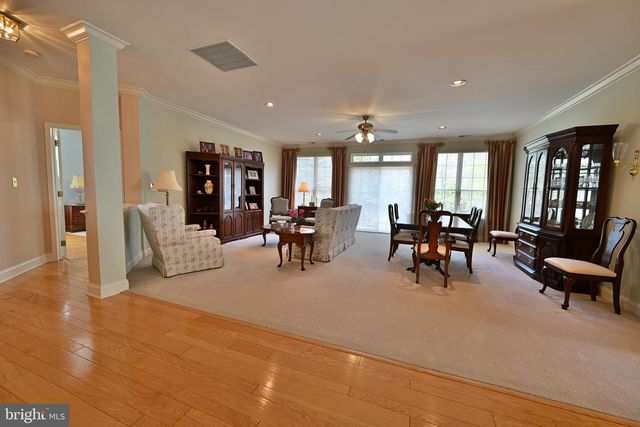 17 BARBARY LN, Columbus, NJ 08022