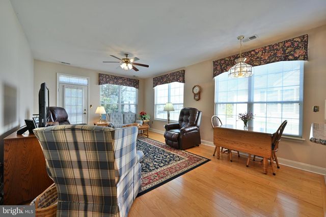 17 BARBARY LN, Columbus, NJ 08022