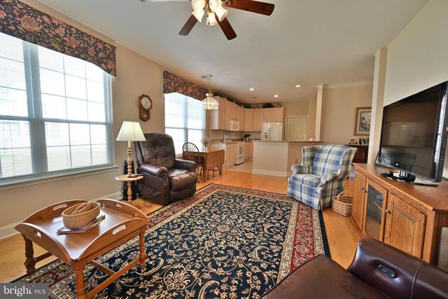 17 BARBARY LN, Columbus, NJ 08022