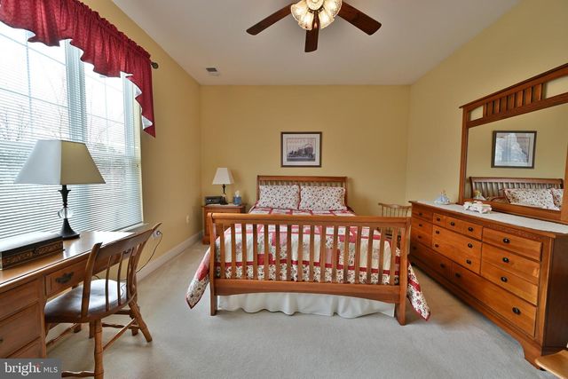 17 BARBARY LN, Columbus, NJ 08022