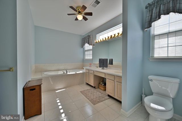 17 BARBARY LN, Columbus, NJ 08022