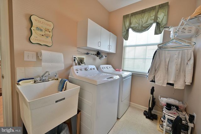 17 BARBARY LN, Columbus, NJ 08022