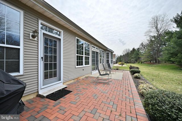 17 BARBARY LN, Columbus, NJ 08022