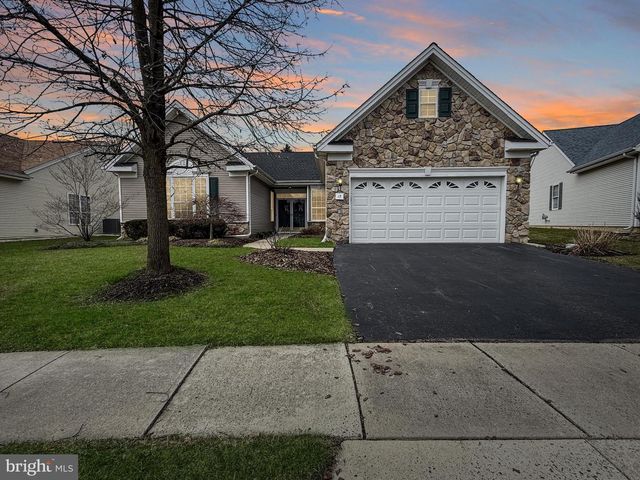 17 BARBARY LN, Columbus, NJ 08022