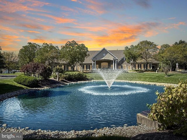 17 BARBARY LN, Columbus, NJ 08022