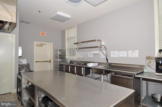 17 BARBARY LN, Columbus, NJ 08022