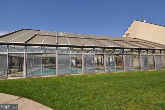 17 BARBARY LN, Columbus, NJ 08022