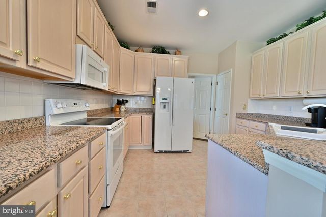 17 BARBARY LN, Columbus, NJ 08022