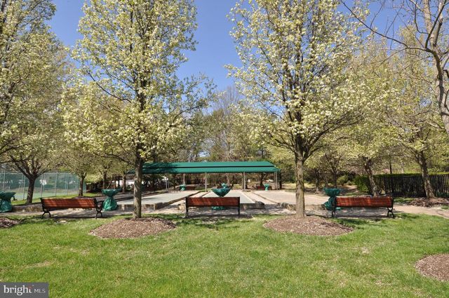 17 BARBARY LN, Columbus, NJ 08022